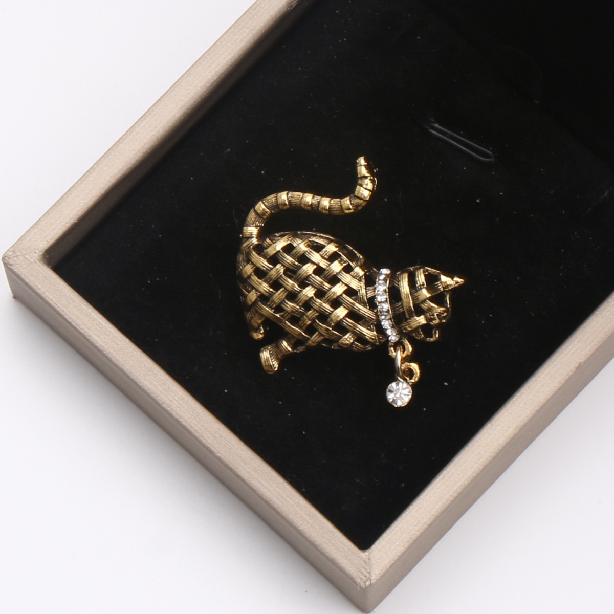 Ornate Woven Cat Brooch Collec - Collectible Vintage Brooches recension och pris