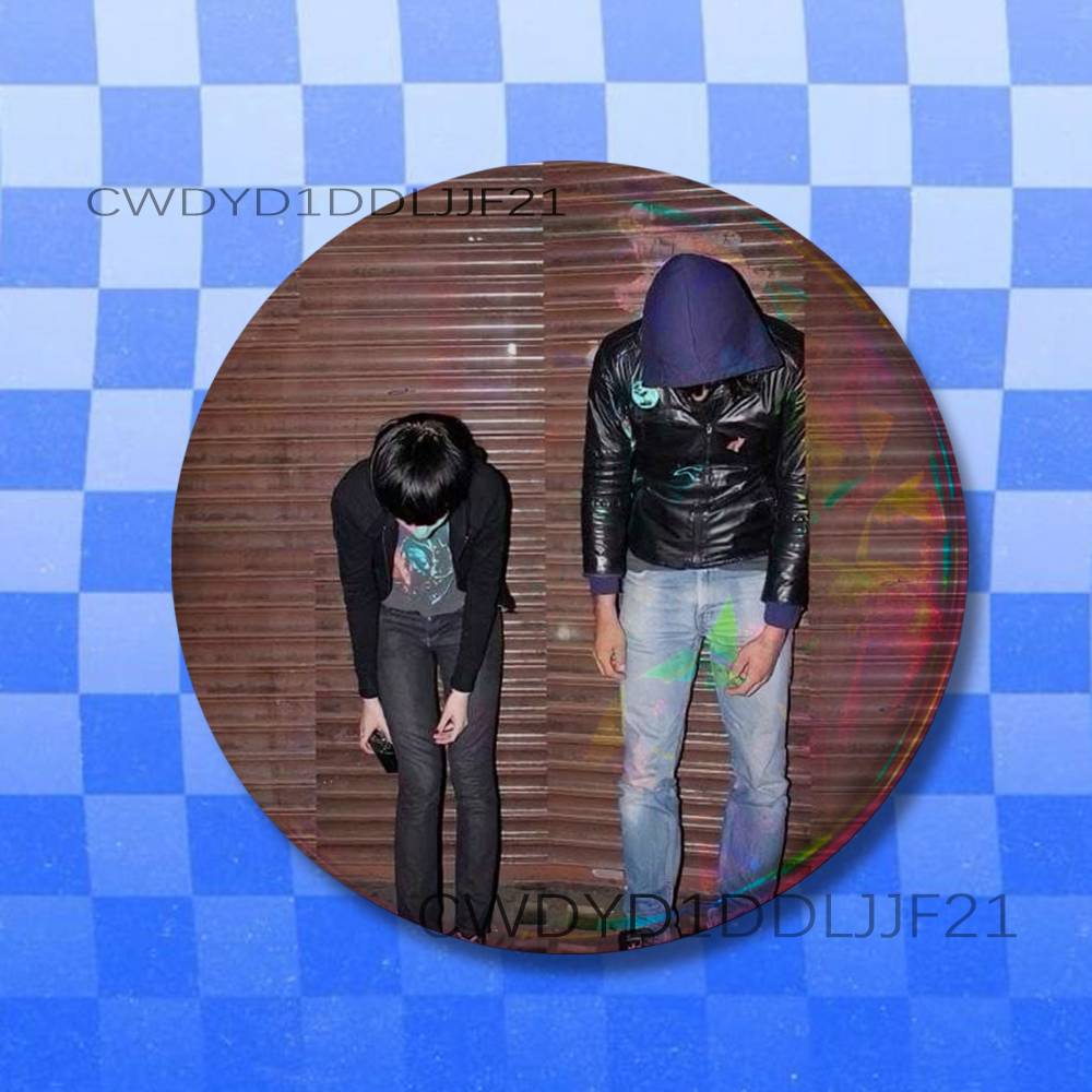 C-Crystal Castles Band Amnesty - Collectible Vintage Brooches recension och pris