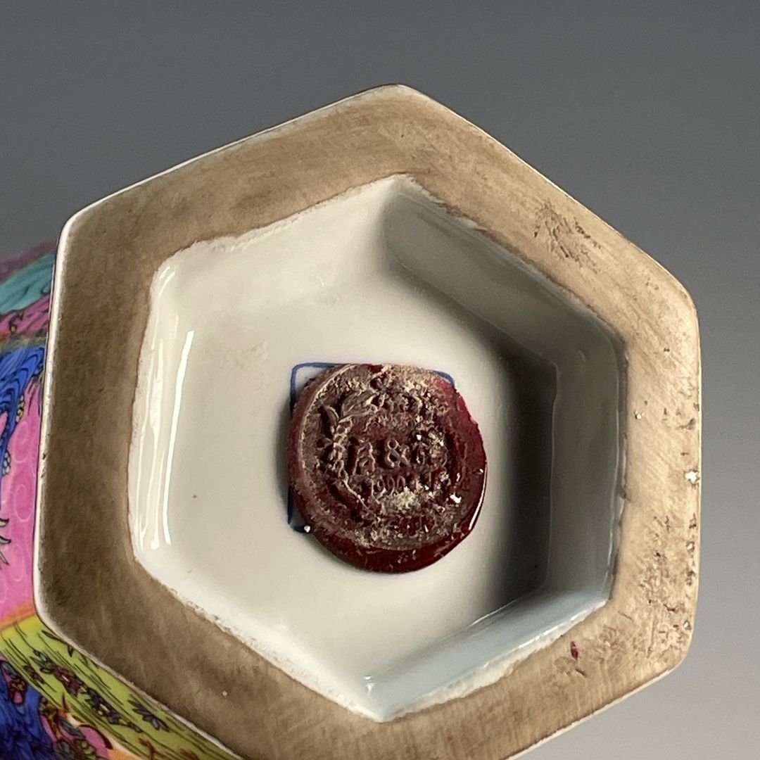 Hexagonal Waisted Porcelain Va - Vintage Collectible Pottery recension och pris