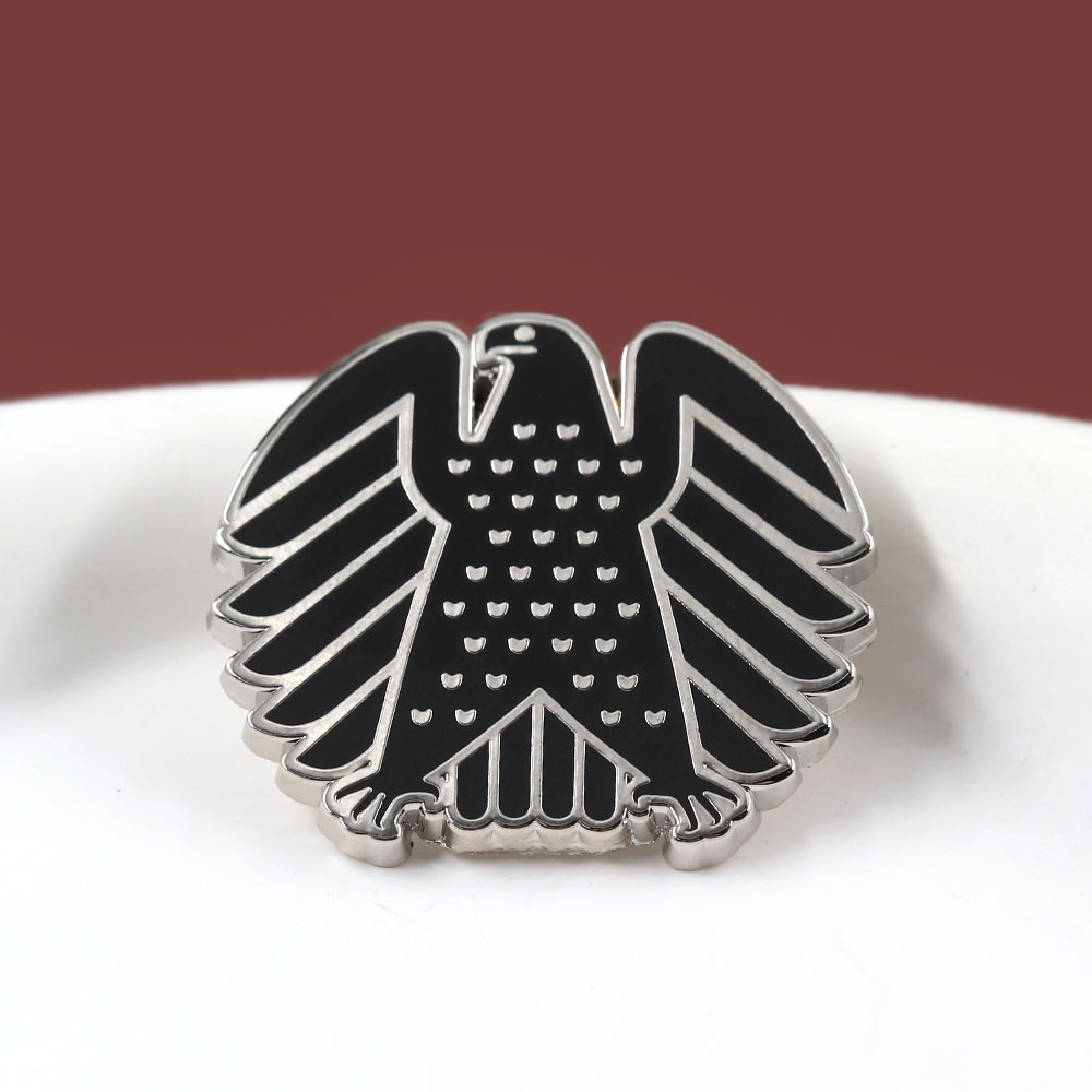 German Federal Black Hawk Broo - Collectible Vintage Brooches recension och pris
